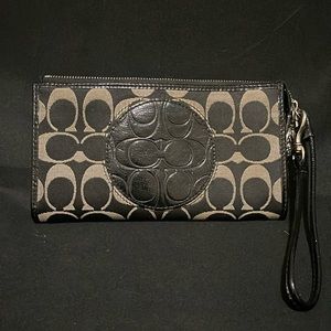 Coach wristlet wallet